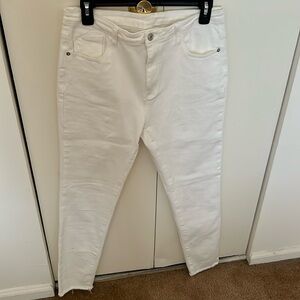 SHEIN white skinny jeans with frayed hems sz 8-10(L) NWOT